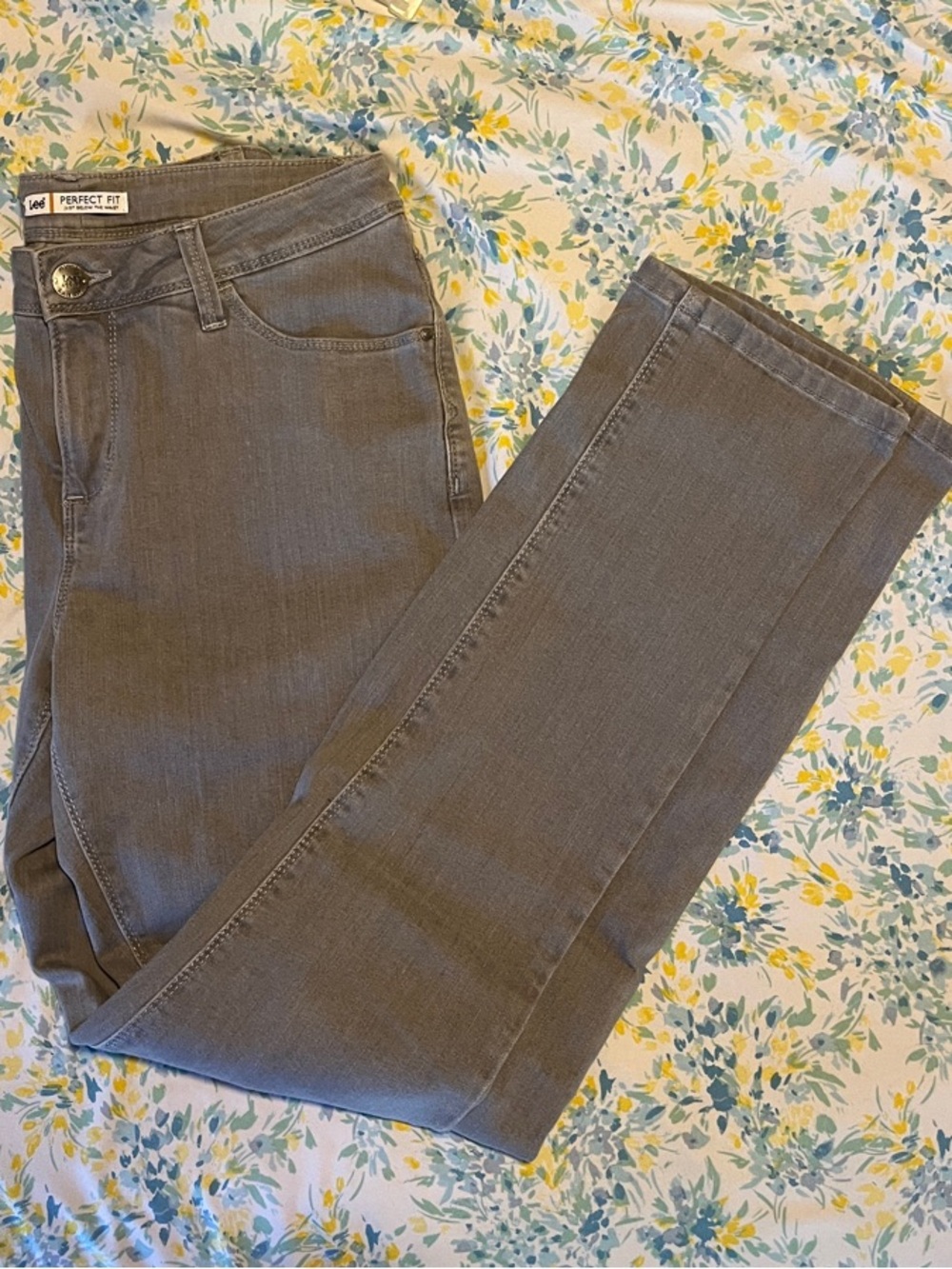 Lee Women's Straight Leg Jeans in Gray